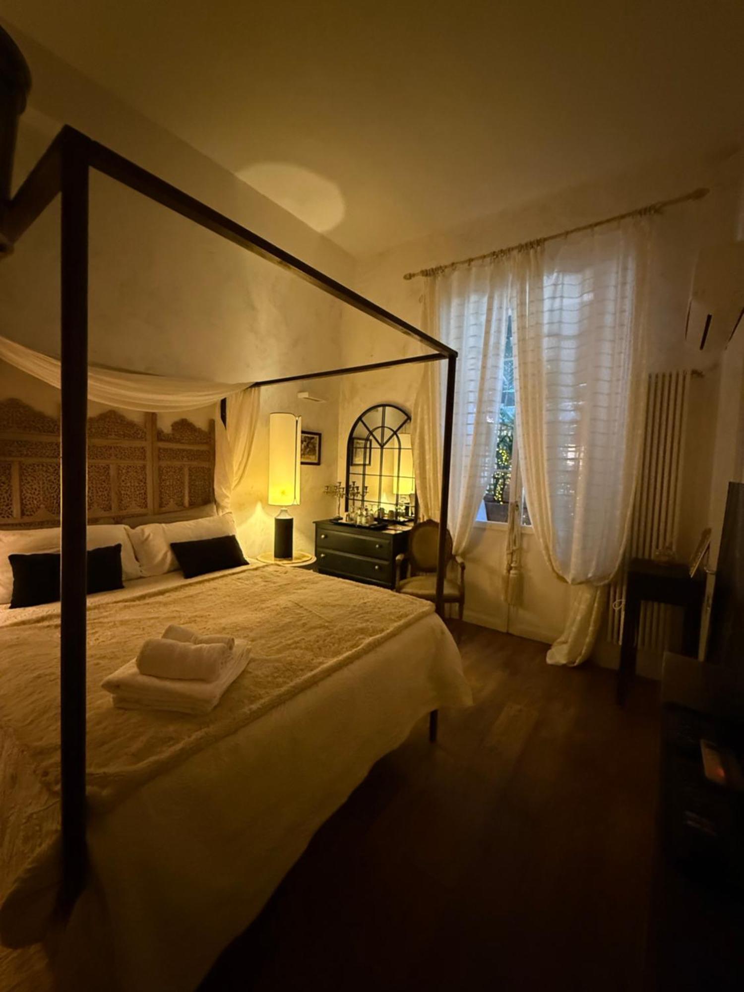 Les Chambres De Amelie B&B Bologna Bagian luar foto
