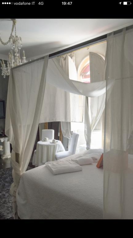 Les Chambres De Amelie B&B Bologna Bagian luar foto