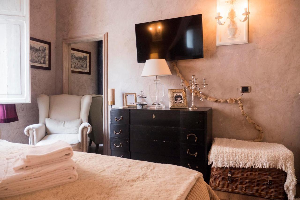 Les Chambres De Amelie B&B Bologna Bagian luar foto