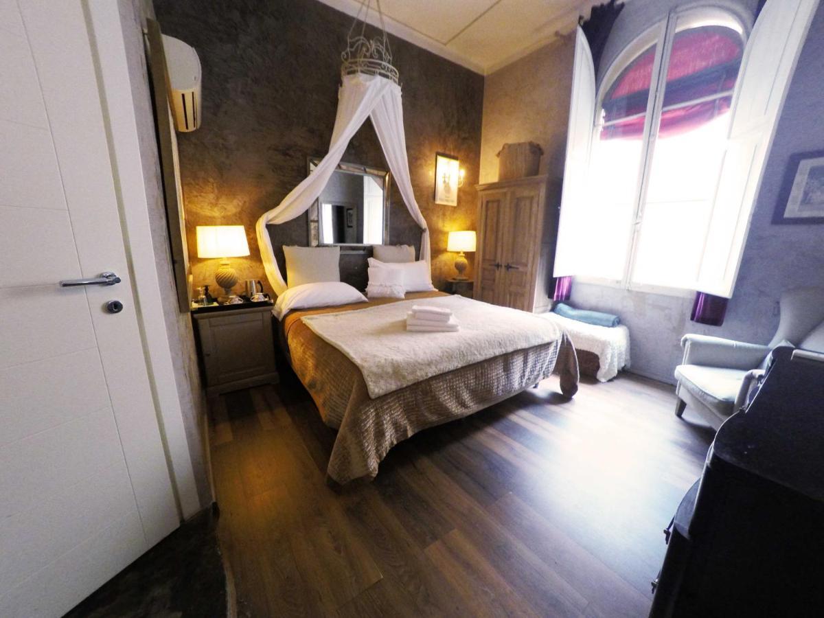 Les Chambres De Amelie B&B Bologna Bagian luar foto